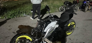 Akrobatik hareketler yapan iki motosiklet çarpıştı: 2 yaralı