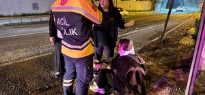 Otomobille çarpışan motosikletteki çift yaralandı