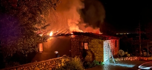 Kaş'ta müstakil evde çıkan yangın söndürüldü