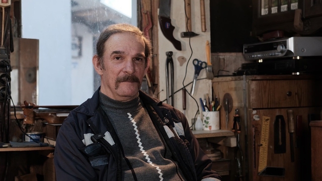 Bozulan kemençesini tamir ederken usta oldu
Profesyonellerin vazgeçilmezi el yapımı kemençeler