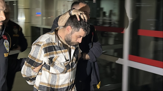 5 yarım altın için yaşlı kadını öldürdü
Manisa polisi 100 farklı kameradan bin 200 saatlik görüntü izledi