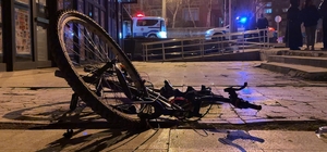 Ekmek almaya giderken otomobilin çarptığı ‘Alperen’ ağır yaralandı