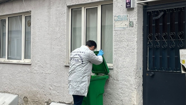 Kayıp ihbarında bulunduğu 75 yaşındaki emekli polis eşini öldürüp, satır ve bıçakla 15 parçaya ayırmış