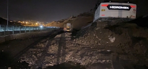 Yüksekova'da heyelan: Pizok yolu trafiğe kapatıldı