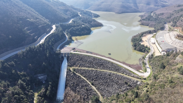 Bursa'da barajların kapakları açıldı
Geçen yıl sıfırı görmüştü, şimdi ise doluluktan kapaklar açıldı