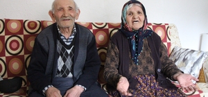 İlk günkü sevgiyle 67 yıldır aynı yastığa baş koyuyorlar