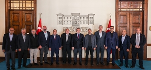 Vali Sözer, muhtarlar derneği yönetimiyle bir araya geldi