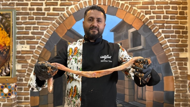 12 metrelik mumbar dolmasıyla Mardin mutfağına dikkat çektiler