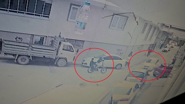 Bisikletli çocuklar otomobille böyle çarpıştı, kaza anı kamerada