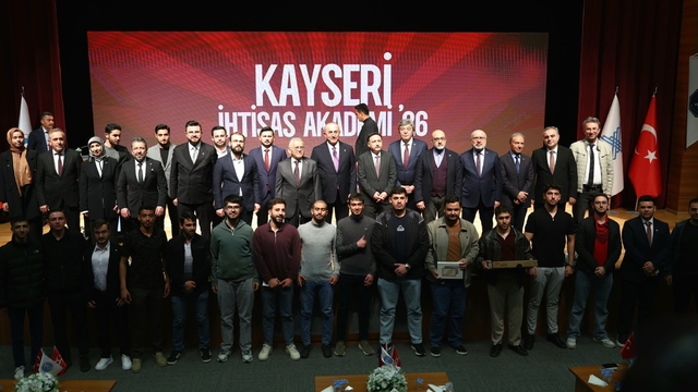 Önceki dönem Dışişleri Bakanı Çavuşoğlu, KAYÜ'de konferans verdi