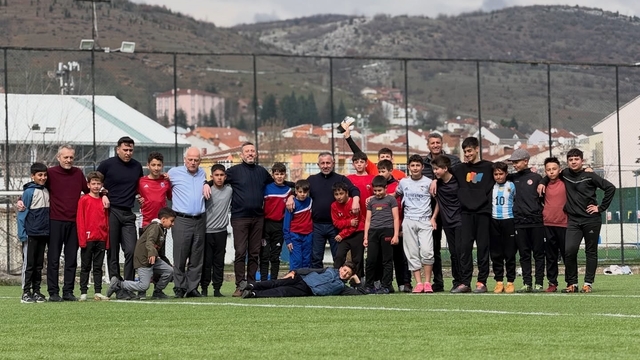 İl Başkanı Yıldırım Gençlik Merkezi'nde gençlerle buluştu