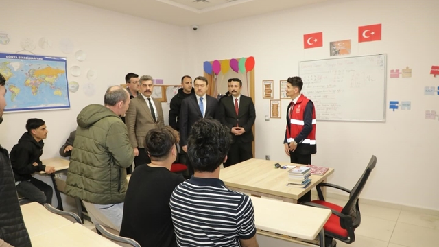 Vali Işın, Geri Gönderme Merkezi'ni inceledi