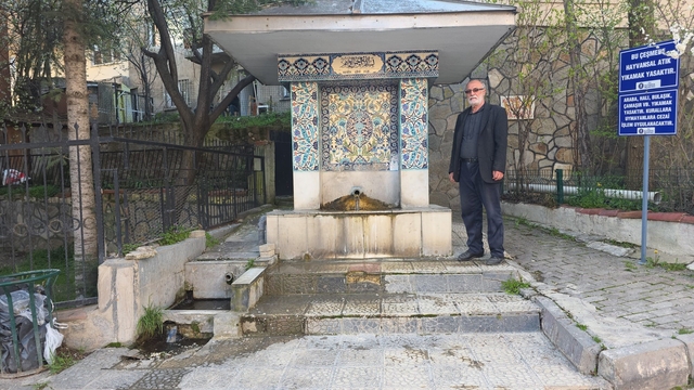 Kütahya'da 322 çeşmeden akan temiz su kanalizasyona karışıyor
Su tasarrufu için örnek bir proje hazırlayan Dernek Başkanı Abdurrahman Yıldız:
"Temiz su kaynaklarımızı korumak ve gelecek nesillere daha yaşanabilir bir çevre bırakmak için bu çalışmanın ülke genelinde yaygınlaşmasını bekliyoruz"