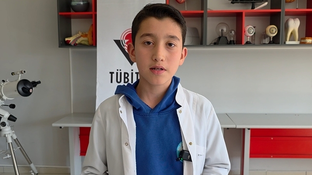 Pirinç kabuklarından yalıtım malzemesi üretti
Ortaokul öğrencisi Eymen, atık pirinç kabuklarını ateşe dayanıklı yalıtım malzemesine dönüştürdü