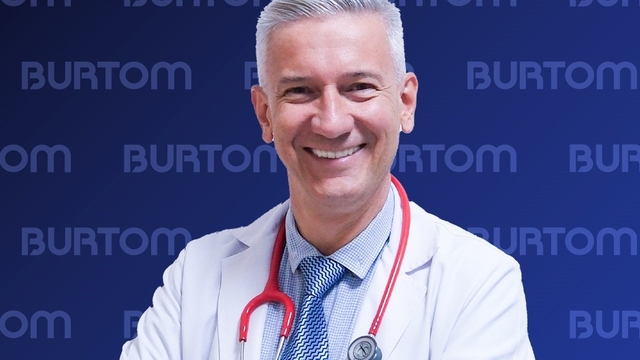 Uzmanlardan suçiçeği uyarısı
Burtom Özlüce Tıp Merkezi Çocuk Sağlığı ve Hastalıkları Uzmanı Uzm. Dr. Ufuk Sevgican :
"Suçiçeği basit bir çocukluk hastalığı değil bulaşıcılığı fazla ciddiye alınması gereken bir enfeksiyondur"