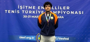 Osmangazi’nin şampiyon raketlerinden büyük başarı