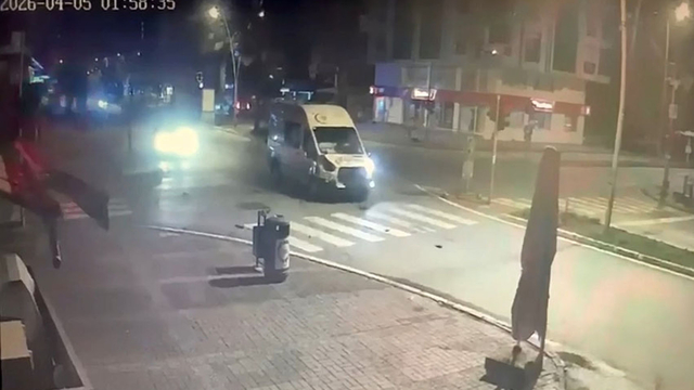 Ambulansla minibüs çarpıştı: 2 yaralı