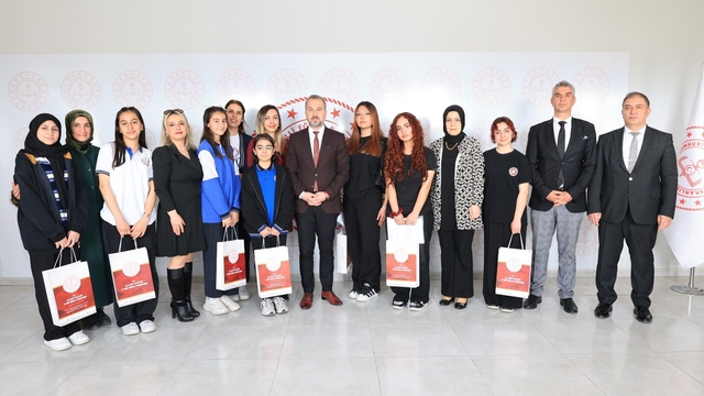 Elazığ'da derece giren öğrenciler ödüllendirildi