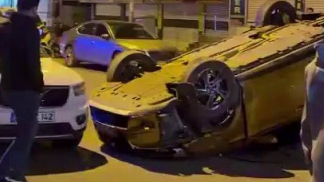 Diyarbakır'da otomobil takla attı: 3 yaralı