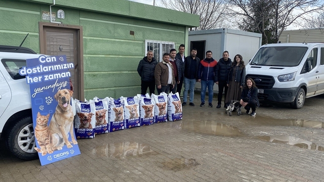 Beş yılda beş ilde 30 tonun üzerinde mama bağışı yapıldı
OEDAŞ'tan barınağa 300 kilo mama bağışı