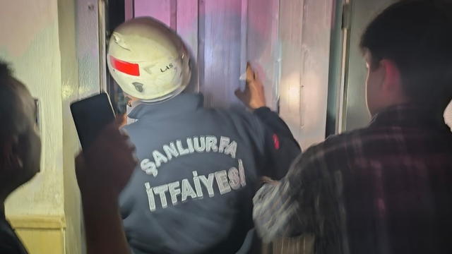 Asansörde mahsur kalan 3 çocuk kurtarıldı