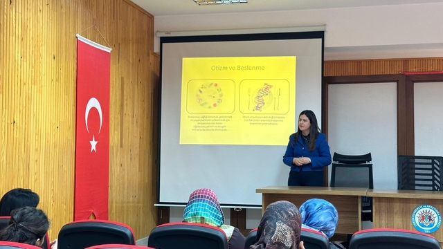 Hitit Üniversitesi Bilim Kafe'de otizm ve beslenme konuşuldu