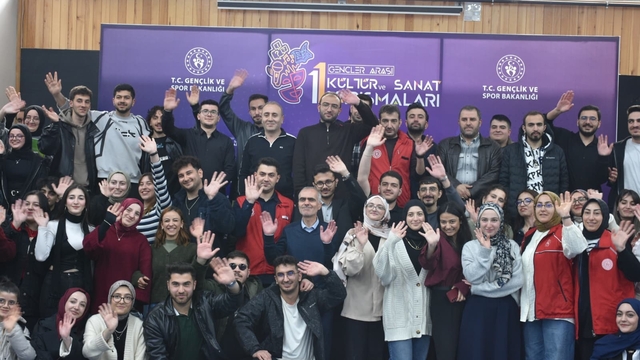 Hukuk Fakültesi öğrencilerinin büyük başarısı
Bölge birinciliği için mücadele verecekler