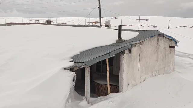 Havalar ısındı, Bülbülan Yaylası'nda kışın kara gömülen evler ortaya çıktı