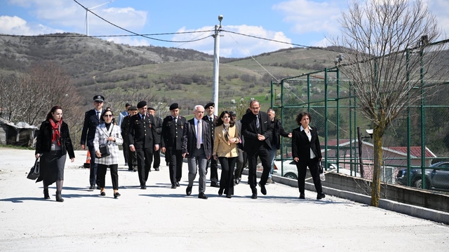 Kırklareli Valisi Turan, TOKİ inşaat alanında incelemede bulundu
