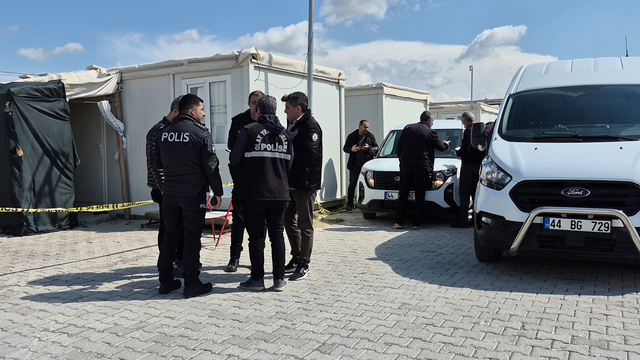 Dini nikahla birlikte yaşadığı kadın ile eniştesini tabancayla yaraladı