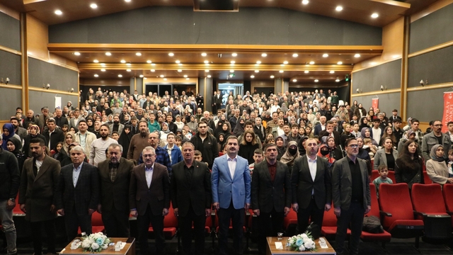 Erzurum'da gençler kitapla buluştu, ödüller sahiplerini buldu