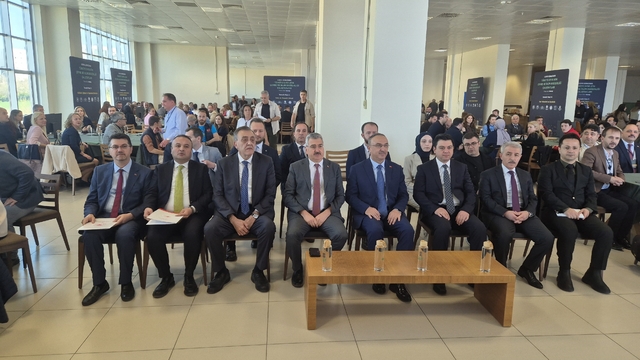 Ergene için umut: Dev arıtma hamlesi masada
Atıkta yeni dönem: Çamurdan yakıt üretilecek
Tekirdağ'da sıfır atık çalıştayı
"Restoranlarda ciddi gıda israfı var"