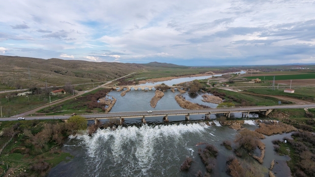 Kızılırmak'ta su seviyesi yükseldi
Prof Dr. Sultan Kıymaz: "Çiftçi tasarruflu sulama yapmalı"