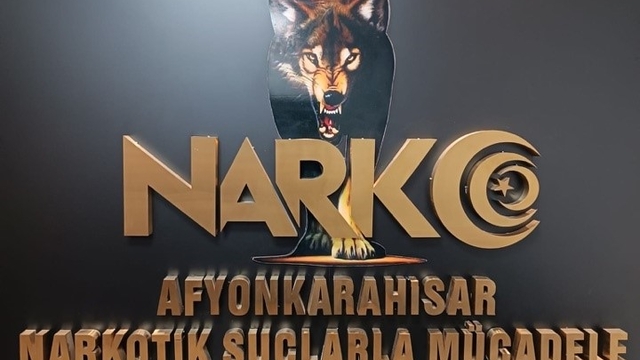 Otogarda otobüs bekleyen yolcu uyuşturucu ile yakalandı