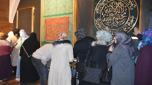 Mukaddes Emanetler Sergisi'ne yoğun ilgi