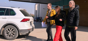 'Sevgili' kavgasında birbirini bıçaklayan kızlardan biri adliyede