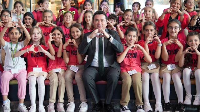 Osmangazi'de "Ana Baba Okulu" kapılarını açıyor
"Güçlü Aile Sağlıklı Toplum" için yeni adım
Osmangazi Belediyesi'nden ebeveynlere ücretsiz eğitim