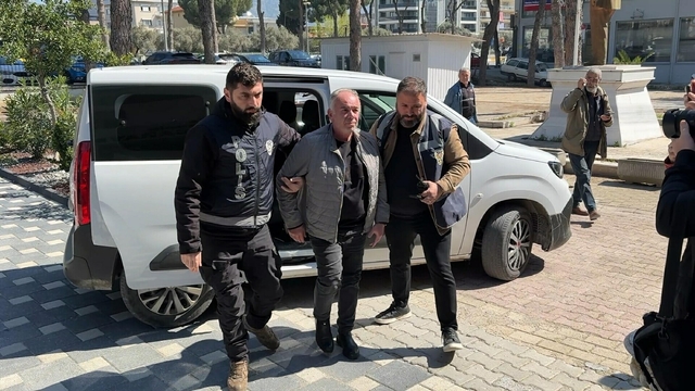 Belediyeye ait yerel ürün satış mağazası kurşunlandı, eski başkan tutuklandı (2)