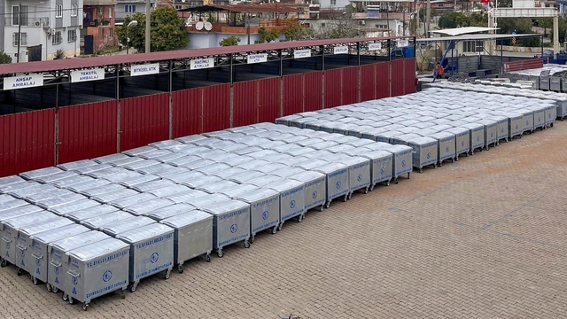 Efeler'de çöp konteynerleri yenileniyor