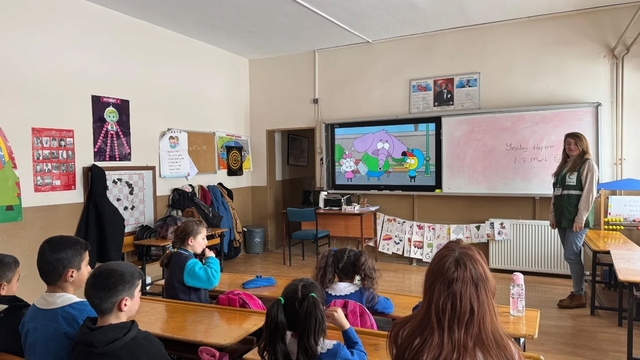 Kars'ta Yeşilay'dan miniklere sağlıklı yaşam eğitimi