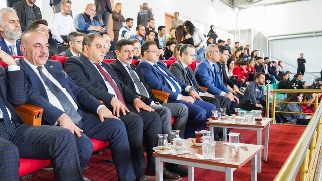 Kilis'te Bölgesel Ünilig Futsal Şampiyonası başladı