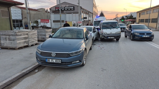 Eskişehir'de zincirleme kazada 3 kişi yaralandı