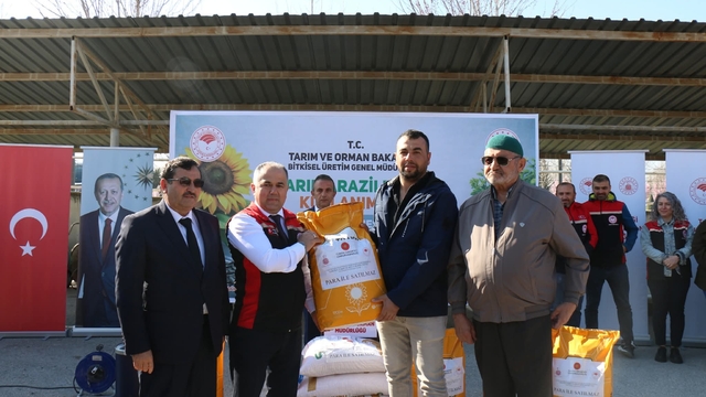 Leblebisiyle ünlü Çorum'da üreticilere nohut tohumu dağıtıldı