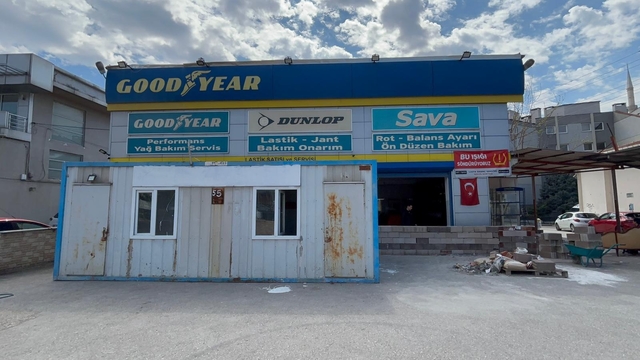 'Yer meselesi' yüzünden tartıştığı komşusunun dükkanının önüne duvar ördü