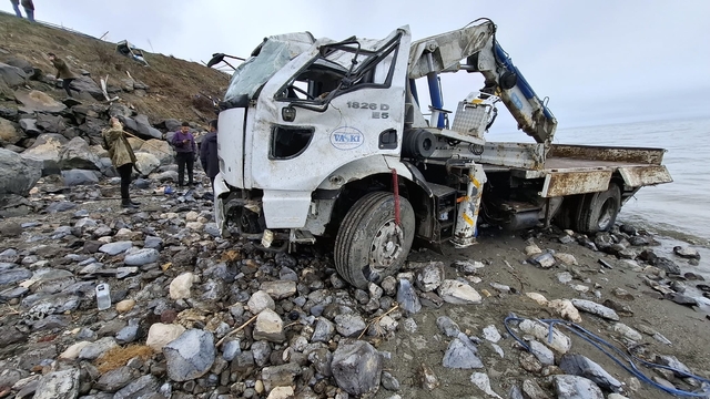 Van'da takla atan vincin sürücüsü ağır yaralandı