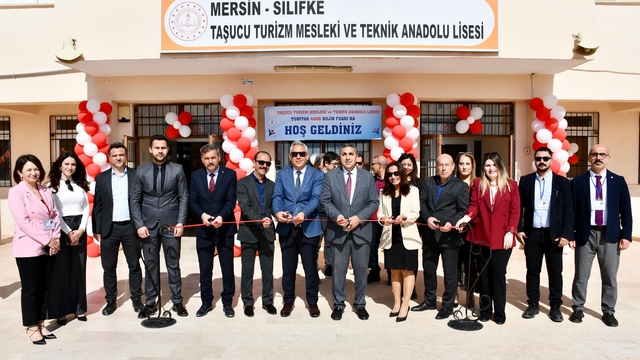 Silifke'de TÜBİTAK 4006 Bilim Fuarı açıldı