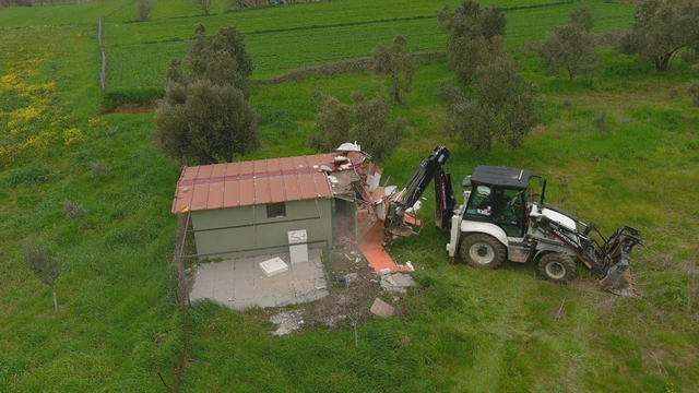 Çanakkale'de 21 kaçak yapı yıkıldı