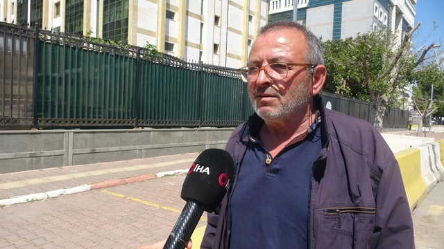 5 farklı isimle 60 yıl yaşadı: Kendini bulmak için açtığı davada mahkemenin kabulü umutlarını yeniden yeşertti
Doğumunda adı ve cinsiyeti yanlış yazılan ve 60 yıl 5 isimle yaşayan Ersin Akbaş:
"Mezar taşıma bir isim yazılsın. Mezar kazıp 4 ismi gömelim, biri yaşasın"