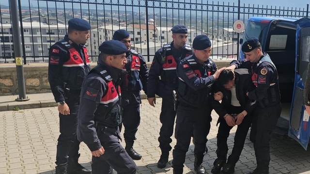 Bursa'da baba ve oğlunu öldüren zanlı adliyeye sevk edildi