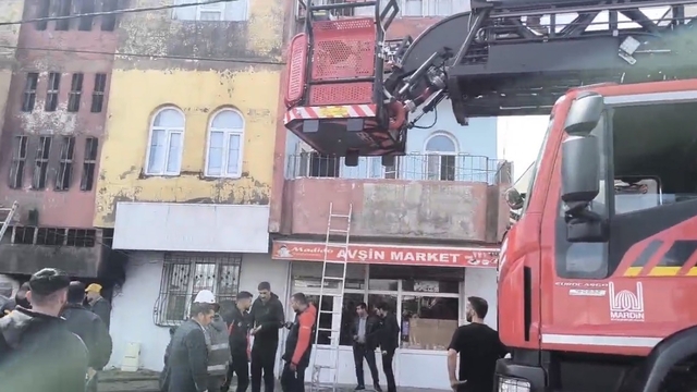 Mardin'de müstakil evde çıkan yangında 4 kişi dumandan etkilendi